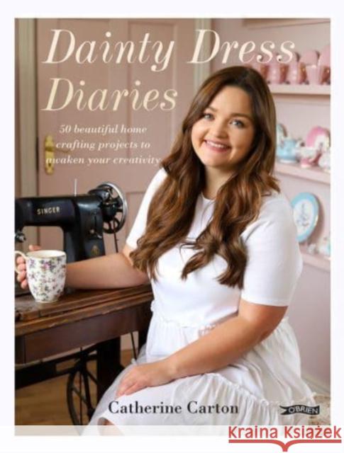 Dainty Dress Diaries: 50 Beautiful Home-Crafting Projects to Awaken Your Creativity Catherine Carton 9781788492966 O'Brien Press Ltd - książka