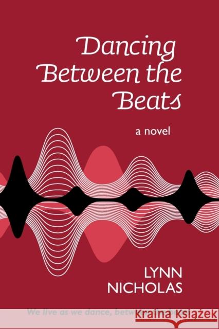 Dancing Between the Beats Lynn Nicholas 9781627877558 Wheatmark - książka