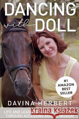 Dancing with Doll: Life and Leadership Lessons Learnt Through Accessing Animal Wisdom Davina Herbert 9781447826033 Lulu.com - książka