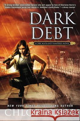 Dark Debt Chloe Neill 9780451472328 New American Library - książka