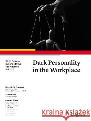 Dark Personality in the Workplace Birgit Schyns Susanne Braun Pedro Neves 9780889376267 Hogrefe Publishing - książka