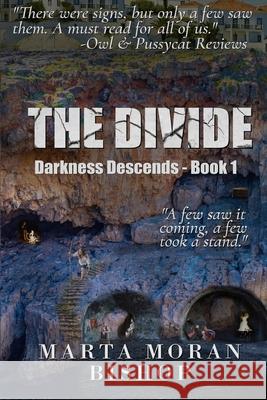 Darkness Descends Marta Mora 9781939484376 Crowe Press - książka
