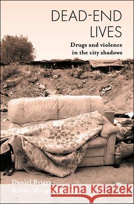 Dead-End Lives: Drugs and Violence in the City Shadows Briggs, Daniel 9781447341680 Policy Press - książka