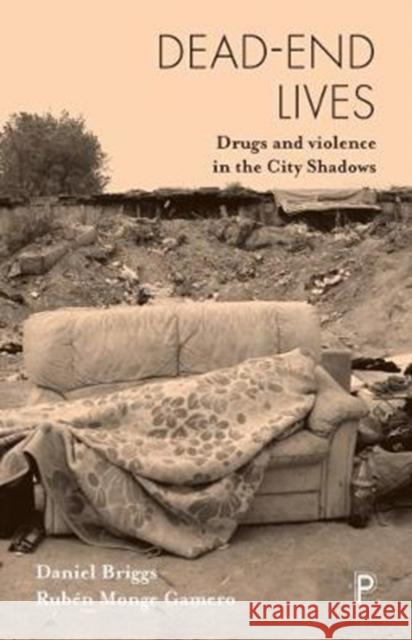 Dead-End Lives: Drugs and Violence in the City Shadows Daniel Briggs Ruben Monge Gamero 9781447341697 Policy Press - książka