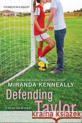 Defending Taylor Miranda Kenneally 9781492630081 Sourcebooks Fire - książka
