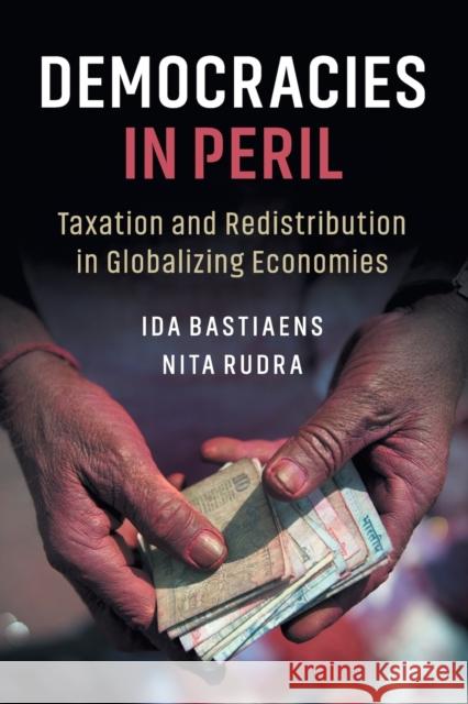 Democracies in Peril: Taxation and Redistribution in Globalizing Economies Ida Bastiaens Nita Rudra 9781108454889 Cambridge University Press - książka