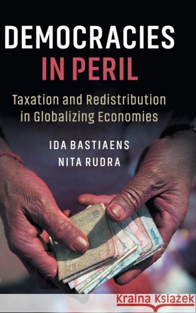 Democracies in Peril: Taxation and Redistribution in Globalizing Economies Ida Bastiaens Nita Rudra 9781108470483 Cambridge University Press - książka