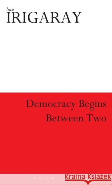 Democracy Begins Between Two Luce Irigaray 9780485115031 Continuum - książka