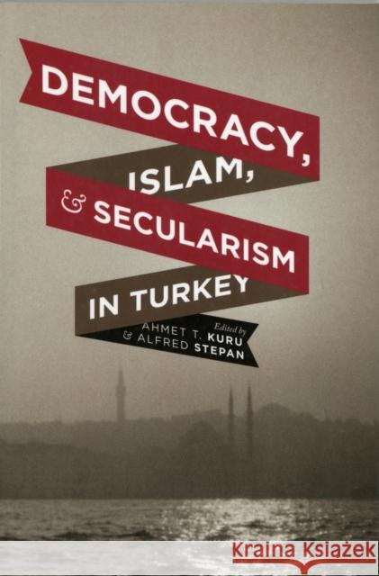Democracy, Islam, and Secularism in Turkey A T Kuru 9780231159333  - książka