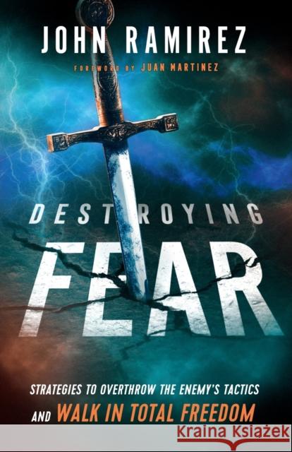 Destroying Fear – Strategies to Overthrow the Enemy`s Tactics and Walk in Total Freedom Juan Martinez 9780800799472 Baker Publishing Group - książka