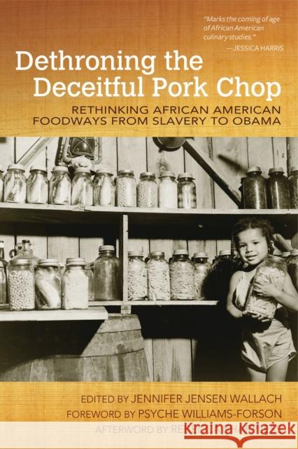 Dethroning the Deceitful Pork Chop: Rethinking African American Foodways from Slavery to Obama Jennifer Jensen Wallach Rebecca Sharpless Psyche Williams-Forson 9781557286796 University of Arkansas Press - książka