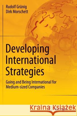 Developing International Strategies: Going and Being International for Medium-Sized Companies Grünig, Rudolf 9783642445972 Springer - książka