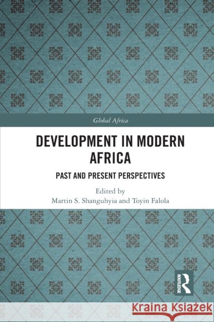 Development in Modern Africa: Past and Present Perspectives Martin S. Shanguhyia Toyin Falola 9781032088297 Routledge - książka