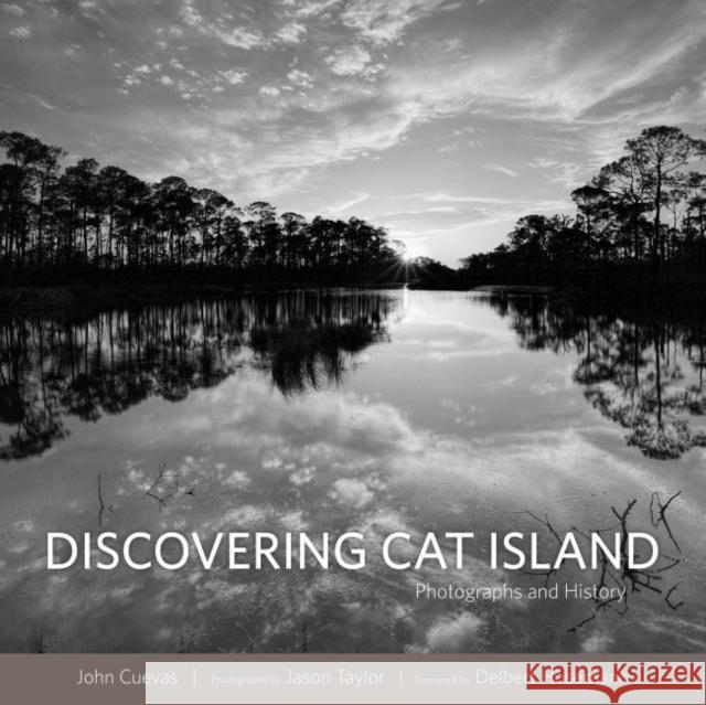 Discovering Cat Island: Photographs and History John Cuevas 9781496816078 University Press of Mississippi - książka
