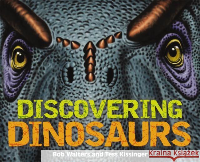 Discovering Dinosaurs: The Ultimate Guide to the Age of Dinosaurs Walters, Bob 9781604334968 Applesauce Press - książka