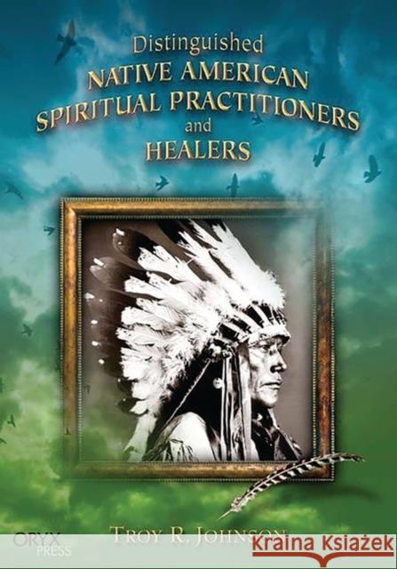 Distinguished Native American Spiritual Practitioners and Healers Troy R. Johnson 9781573563581 Oryx Press - książka