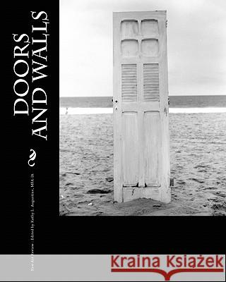 Doors and Walls New Art Review Kathy L. Augustin 9781453754979 Createspace - książka