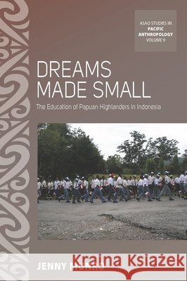 Dreams Made Small: The Education of Papuan Highlanders in Indonesia Jenny Munro 9781836956860 Berghahn Books - książka
