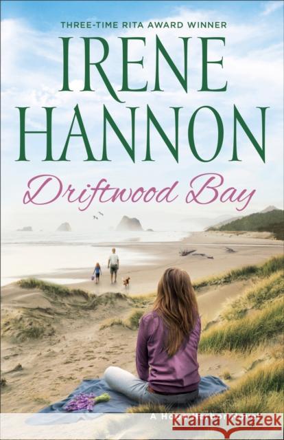 Driftwood Bay: A Hope Harbor Novel Irene Hannon 9780800728816 Fleming H. Revell Company - książka