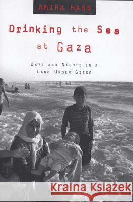 Drinking the Sea at Gaza: Days and Nights in a Land Under Siege Amira Hass Maxine Kaufman-Lacusta Elana Wesley 9780805057409 Owl Books (NY) - książka