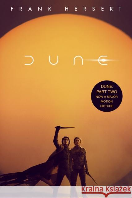 Dune (Movie Tie-In) Frank Herbert 9780593640333 Penguin Publishing Group - książka