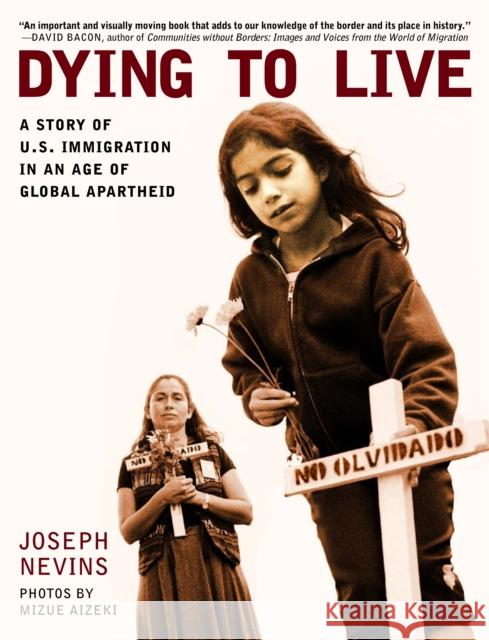 Dying to Live: A Story of U.S. Immigration in an Age of Global Apartheid Joseph Nevins Mizue Aizeki 9780872864863 City Lights Books - książka