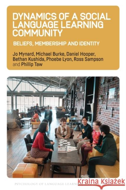Dynamics of a Social Language Learning Community: Beliefs, Membership and Identity Jo Mynard Michael Burke Daniel Hooper 9781788928892 Multilingual Matters Limited - książka