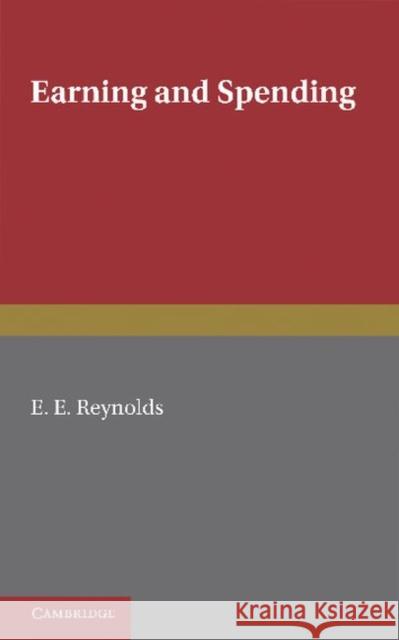 Earning and Spending E. E. Reynolds 9781107614154 Cambridge University Press - książka