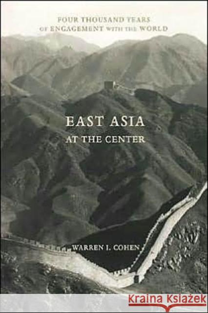 East Asia at the Center: Four Thousand Years of Engagement with the World Cohen, Warren I. 9780231101097 Columbia University Press - książka