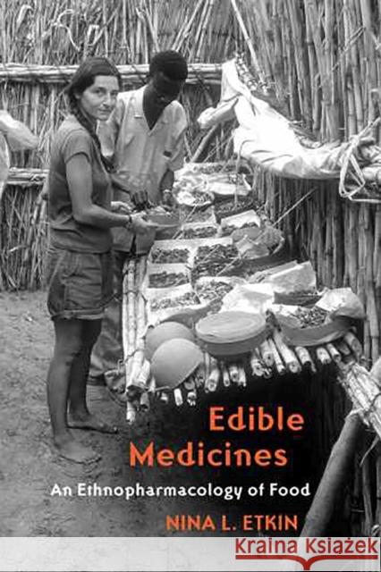 Edible Medicines: An Ethnopharmacology of Food Etkin, Nina L. 9780816527489 University of Arizona Press - książka