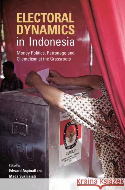 Electoral Dynamics in Indonesia: Money Politics, Patronage and Clientelism at the Grassroots Edward Aspinall Mada Sukmajati  9789814722049 NUS Press - książka