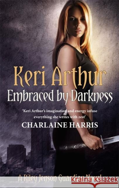 Embraced By Darkness: Number 5 in series Keri Arthur 9780749955083 PIATKUS - książka