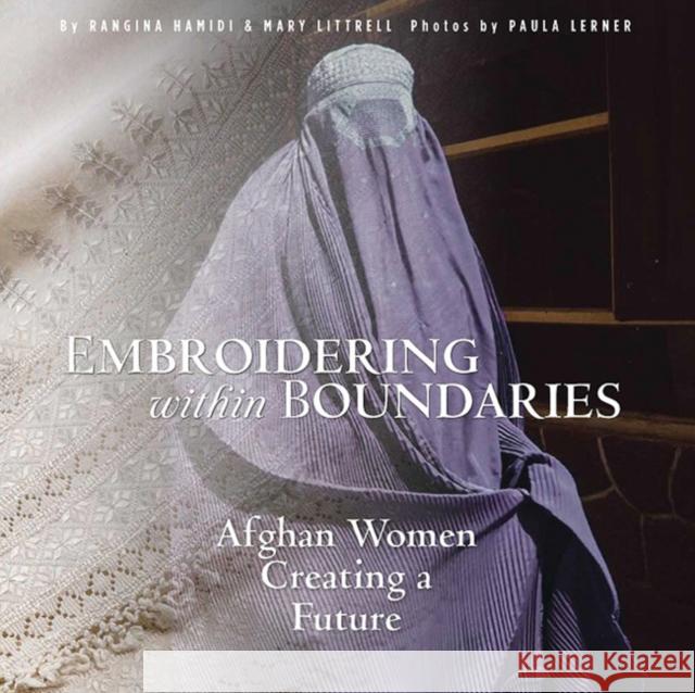 Embroidering Within Boundaries: Afghan Women Creating a Future Rangina Hamidi Mary Littrell Paula Lerner 9780998452302 Thrums, LLC - książka