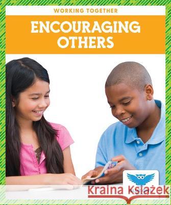 Encouraging Others Abby Colich 9781636901176 Blue Owl Books - książka