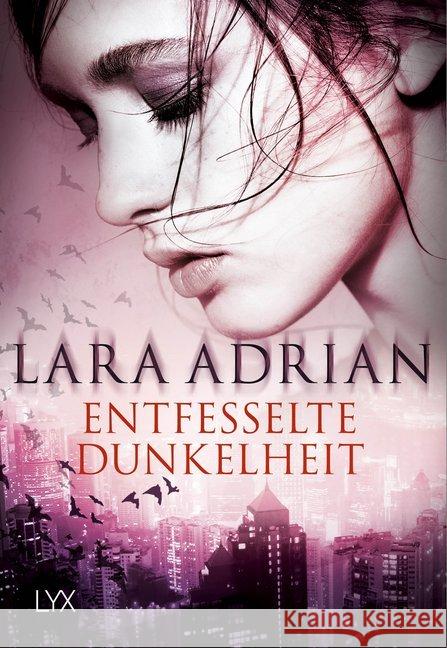Entfesselte Dunkelheit Adrian, Lara 9783736306974 LYX - książka