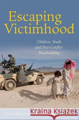 Escaping victimhood : children, youth and post-conflict peacebuilding Albrecht Schnabel Anara Tabyshalieva 9789280812114 United Nations University Press - książka