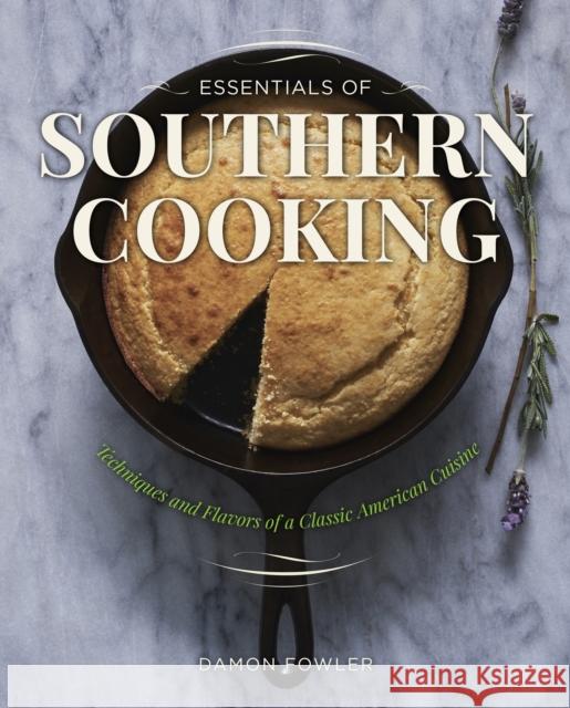 Essentials of Southern Cooking: Techniques and Flavors of a Classic American Cuisine Damon Fowler 9781493055845 Globe Pequot Press - książka