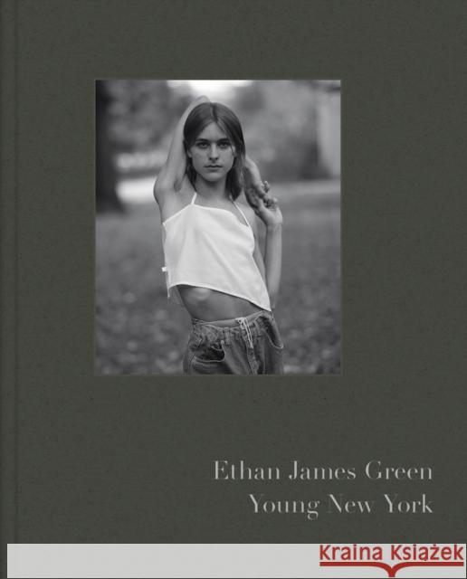 Ethan James Green: Young New York Ethan James Green Hari Nef Michael Schulman 9781597114547 Aperture - książka