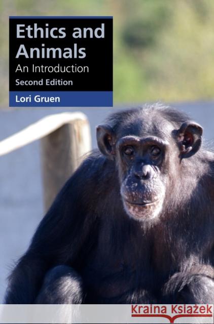 Ethics and Animals: An Introduction Lori Gruen (Wesleyan University, Connecticut) 9781108833684 Cambridge University Press - książka