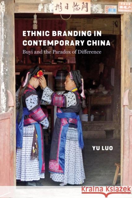Ethnic Branding in Contemporary China: Buyi and the Paradox of Difference Yu Luo Stevan Harrell 9780295753638 University of Washington Press - książka