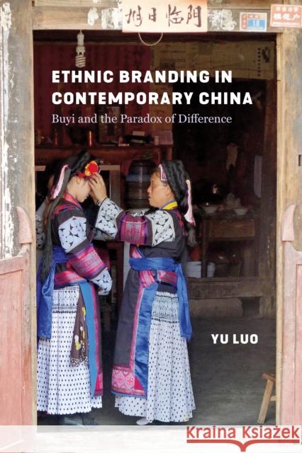 Ethnic Branding in Contemporary China: Buyi and the Paradox of Difference Yu Luo Stevan Harrell 9780295753645 University of Washington Press - książka