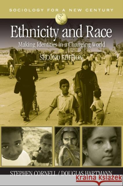 Ethnicity and Race: Making Identities in a Changing World Cornell, Stephen E. 9781412941105 Pine Forge Press - książka