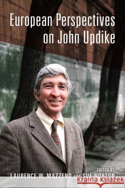 European Perspectives on John Updike Laurence W. Mazzeno Sue Norton 9781571139726 Camden House - książka