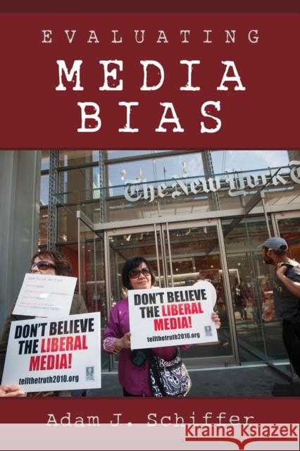 Evaluating Media Bias Adam J. Schiffer 9781442265653 Rowman & Littlefield Publishers - książka