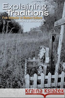 Explaining Traditions : Folk Behavior in Modern Culture Simon J. Bronner 9780813134062 University Press of Kentucky - książka