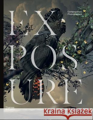 Exposure: Contemporary Photographers Amber Creswel 9781760765446 Thames & Hudson - książka