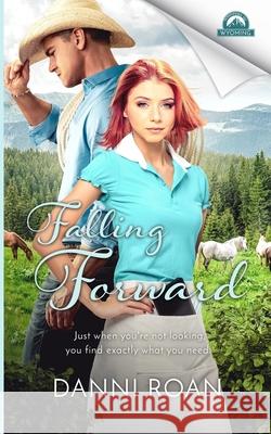 Falling Forward Erin Damero Whispers in Wyoming Danni Roan 9781718038134 Independently Published - książka