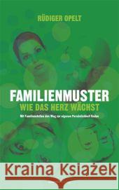 Familienmuster : Wie das Herz wächst. Mit Familienaufstellen den Weg zur eigenen Persönlichkeit finden Opelt, Rüdiger   9783707602715 Czernin - książka