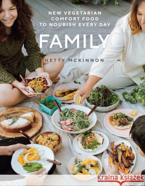 Family: New Vegetarian Comfort Food to Nourish Every Day Hetty McKinnon Luisa Brimble 9783791385426 Prestel Publishing - książka