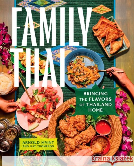 Family Thai: Bringing the Flavors of Thailand Home Kat Thompson 9781419776380 Abrams Books - książka